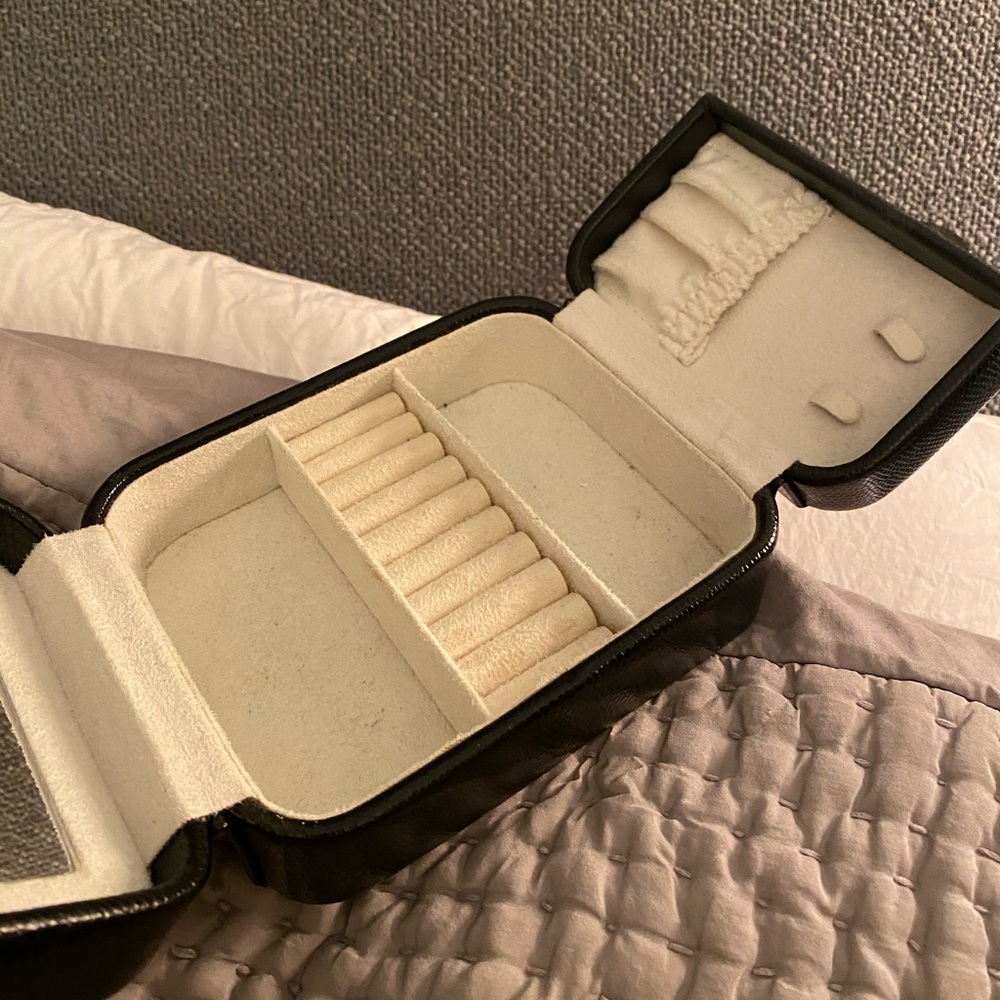 Faux snakeskin jewelry box